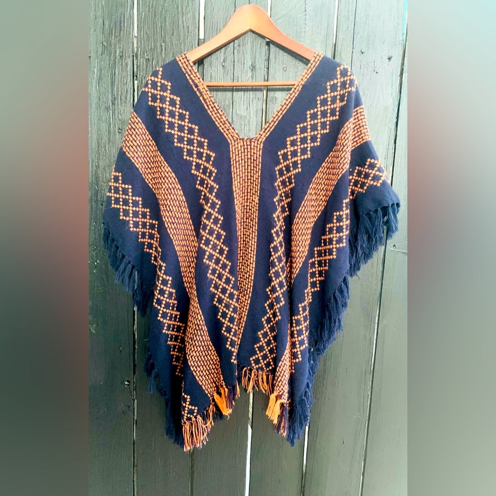 ☮️Free People- Pull Over ahead Poncho with fringe☮️